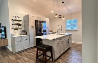 Beautiful 5BR home near Disney with private pool, large yard & BBQ - Foto 9