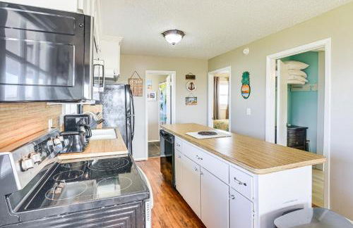 Walk to Beach Galveston Home with Patio and Balcony! - Foto 10