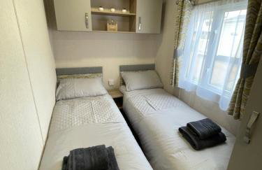 Tigers Wood - 2 bed hot tub lodge with free golf, NO BUGGY - Foto 16