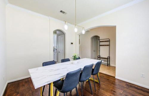 Elegant Retreat at Katy Houston, 2330 sf, 4 Bedroom 2 and Half Baths, Game Room, King Bed, BBQ, Located near Katy Asian Town, Typhoon Waterpark - Foto 30