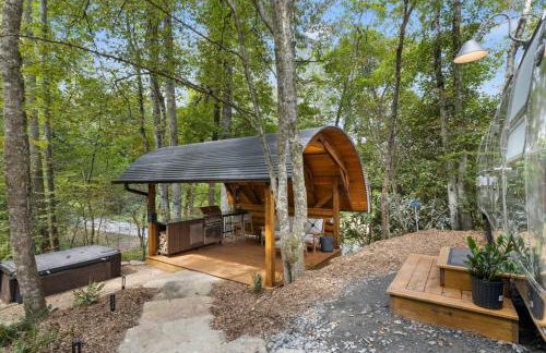 Luxury Airstream w hot tub, king bed, & grill - Foto 31