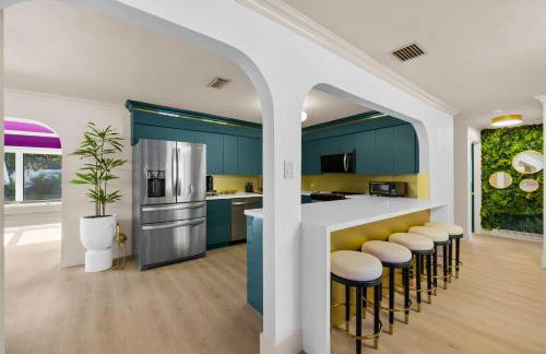 5 Min to Beach - Heated Pool Hot Tub 85 TV's BBQ Games - Foto 35