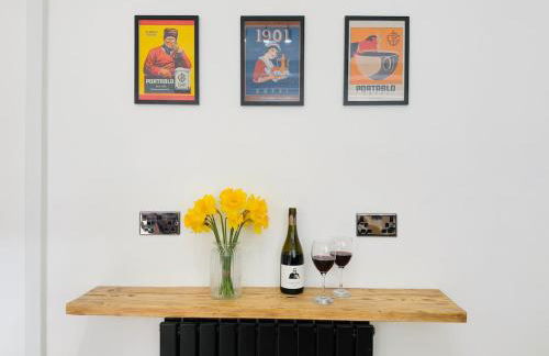 Comfy 4 Bed Home - Port Talbot - Perfect for Contractors & Families - Foto 10