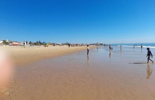 Carcavelos Surf Beach House - Photo 16