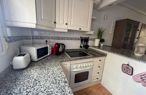 En perle med plass til voksne og familien, solfylt terrasse 5 min fra stranden - Foto 9