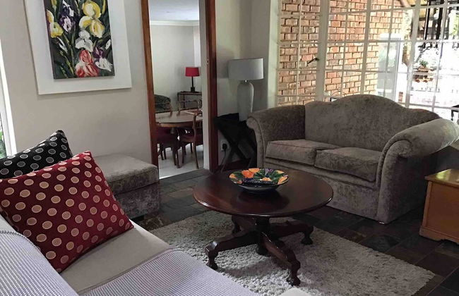 Fully Furnished 3 Bedroom House In in Pentagon Park Bloemfontein - Photo 9