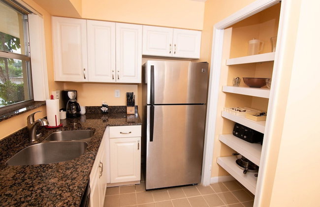 Palm Beach Waterfront Suites - Photo 45