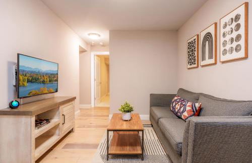 Upgraded Home with 5 BR 4 Bath 4 FREE gated parking space, Family,EV,RV friendly - Foto 9