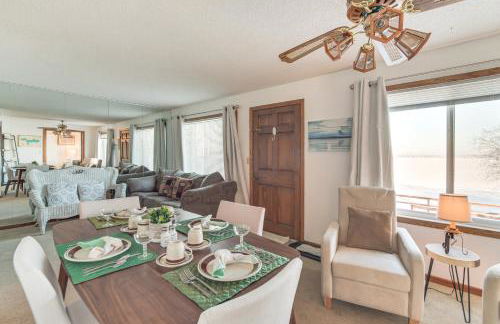 Lakefront Pelican Rapids Cabin with Boat Dock! - Foto 2