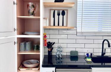 NEW PHX Pool Home With Deep End and Central Location - Foto 23