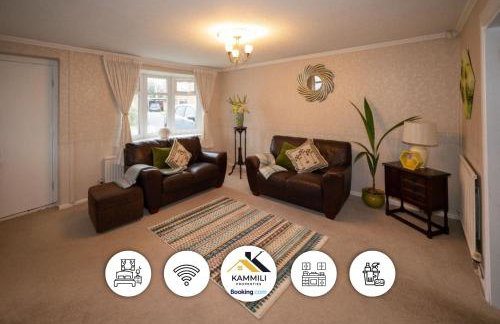 Spacious 3BR House By Kammili Properties in Westhoughton - Free Parking - Photo 1