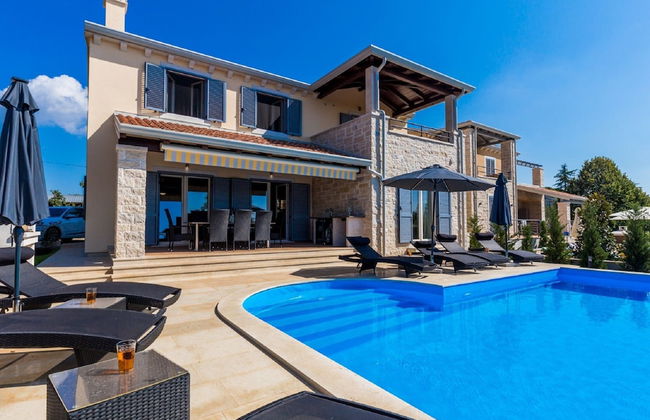 Gorgeous Villa With Private Pool and Covered Terrace & Sea View - Foto 23
