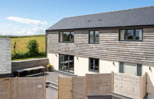 The Farmhouse - Photo 3