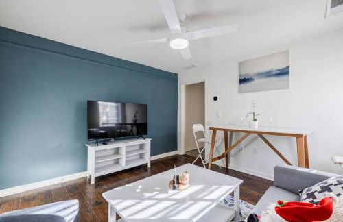 5min-Grant park with Fenced Yard, Parking and Pet Friendly - Photo 12