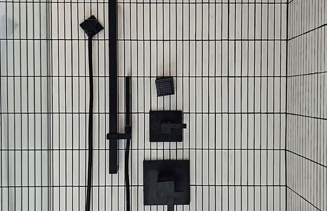 Luxe Modern Escape w Pool Hot Tub Firepit Desert View Lassen by Avantstay - Photo 26