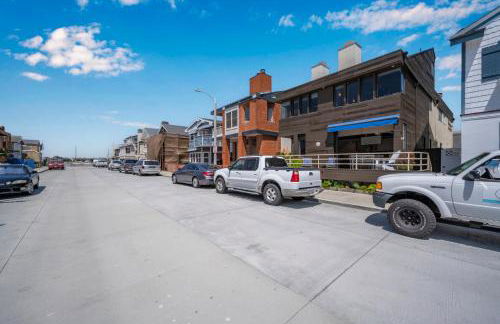 4 bedroom Home in Quiet Neighborhood near Beach - Photo 56