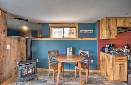Slopeside Burke Mountain Condo with Fireplace! - Foto 7