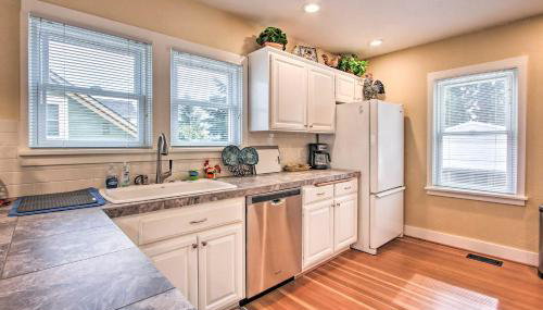 Central Eugene House with Updated Interior and Yard! - Foto 4