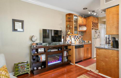 Walk to Everything Downtown EAT - SHOP - PLAY - Foto 8