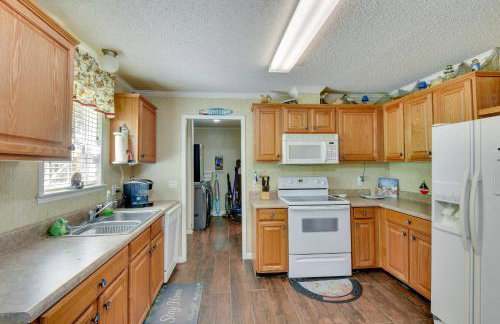 Lakefront Fair Play Vacation Rental, Pets Welcome! - Foto 7