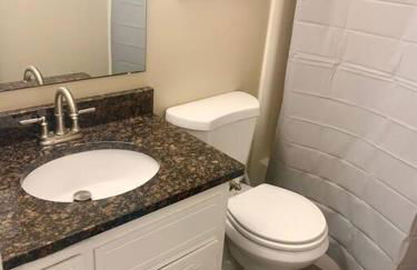 The House Hotels - 4 Beds, huge yard, secluded, and central! - Foto 12