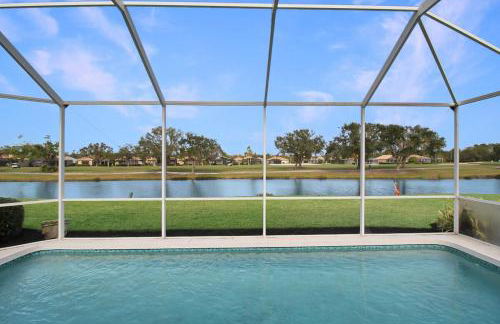 Serene pool home in the exclusive Heritage Oaks Golf & Country Club - Foto 1