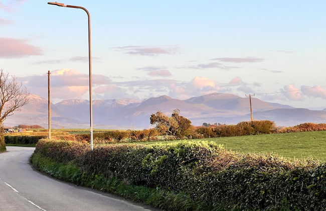 Detached Farmhouse 4 Bed/sleeps 9, Mountain Views! - Photo 20