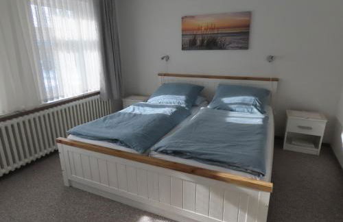 Große Warf mit Rasenfläche - Photo 7