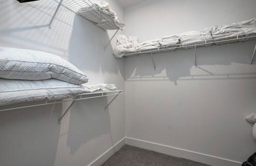 Downtown 1 mi Sleeps 6 wRooftop 3BR 4BED New built Modern Stylish Luxury - Foto 40