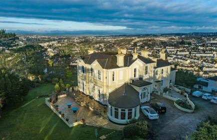 Stunning Apartment in Victorian Villa with Garden - Photo 35