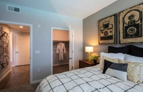 Luxury Condos at Anton Menlo w Pool & Amenities - Photo 87