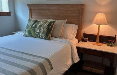 Whispering Pines Retreat, Secluded Cabin with Hot Tub & Pond - Foto 7