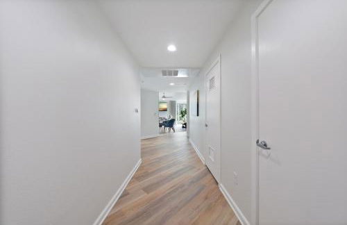 The Turquoise Lounge - Chic 2BR Beach view Pool, Sauna - Foto 36