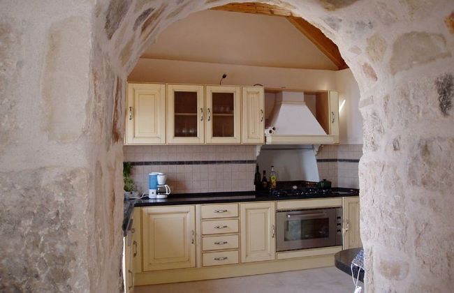 Restored 350 Year old Villa, Stunning Views, Idyllic Location, Large Pool - Photo 19