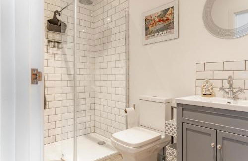 Large Modern Scenic 4 Bedroom Townhouse - Foto 40