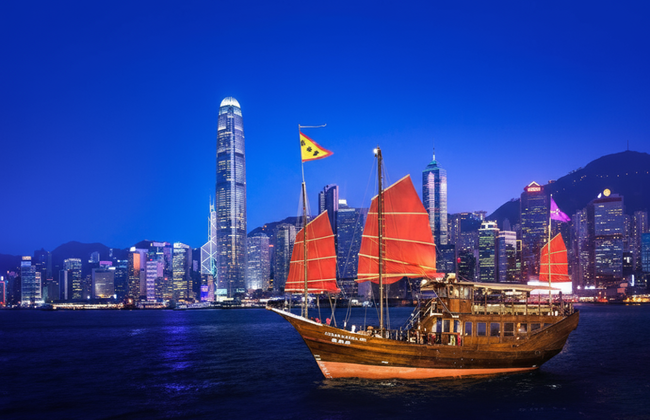 Symphony of Lights: Victoria Harbor Night Cruise - Luxury Dreamer - Photo 2