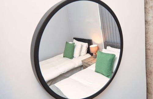 *Sleeps 9* Modern, 4 Bed House, Birmingham - Photo 4