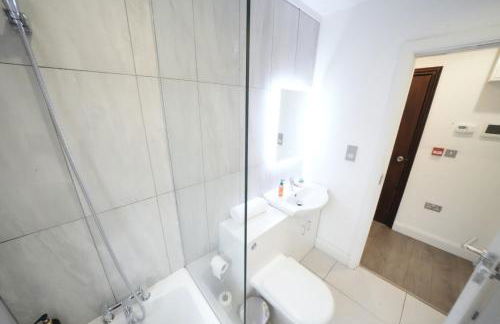 HEATHROW AIRPORT apartments-FREE parking-Free underground to and from Heathrow-30 min central London - Foto 56