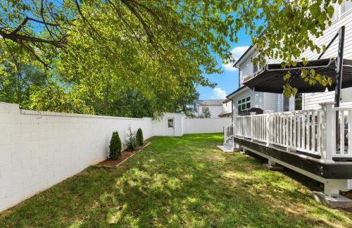 Luxury awaits in this stunning, modern home - Foto 44
