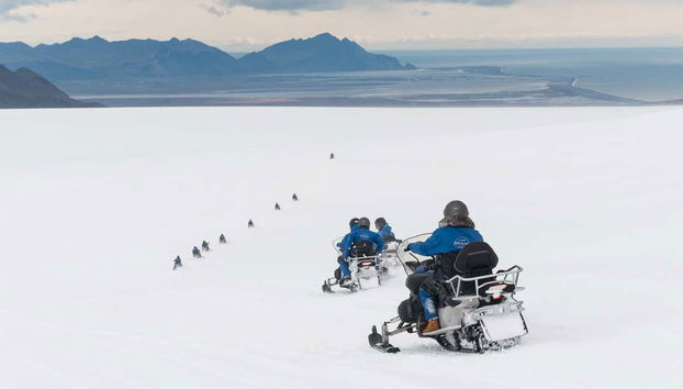 Parcourez le glacier Vatnajökull en motoneige