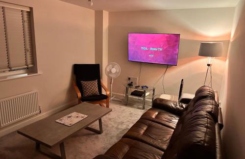 4 Bed Room Service Accommodation - 2 Parkings - Fibre Wi-Fi - Workstation - Foto 7