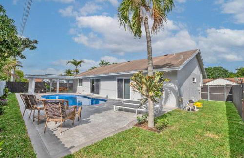 Spacious 4 bedrooms, 2 bathroom house with pool - Photo 19