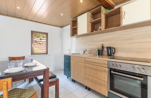 Arbeitnehmerunterkunft I 3 Betten I Balkon I eigene Küche & Bad - Foto 1