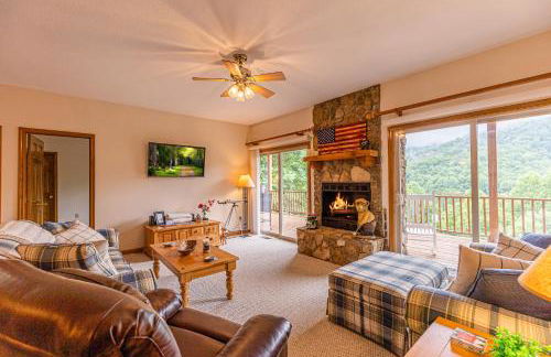 Condo with Stunning Mountain and 6th Green views near Harrahs Cherokee Bryson City - Foto 11