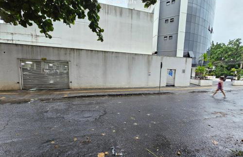 EDIFÍCIO ESSENCIALE PREMIER, 34º ANDAR, VAZADO, DE FRENTE A ENTRADA DO FLAMBOYANT SHOPPING, COM ESTACIONAMENTO GRÁTIS, COZINHA, FECHADURA ELETRÔNICA, WI-FI, TV COM ROKU, PISCINA, LAVANDERIA SEM CUSTO ADICIONAL By REI DOS FLATS - Foto 27