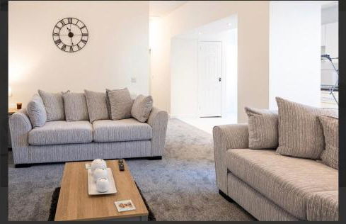 Central Mews Free Wi-Fi-Parking-Contractors - Photo 11