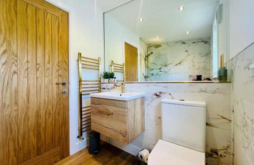 Phoenix Lodge - Luxury 2 ensuite bedrooms, lakeside views - Foto 32