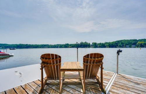 Lakefront Queensbury Home Kayaks and Boat Dock - Foto 1