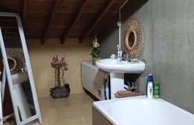 Ben House, private parking - Photo 32