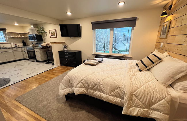 Dollhouse Downtown - Photo 8